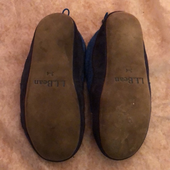 LL Bean | Kids Sweater Fleece Shark Motif Slippers - Picture 7 of 7